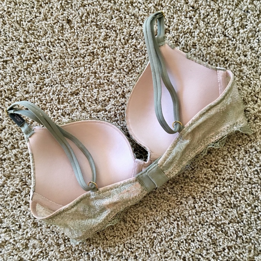 Victoria’s Secret Push-up Bra - Picture 2 of 2